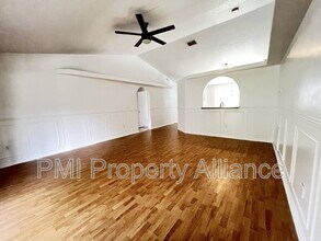 16044 Worthington Blvd in Mascotte, FL - Foto de edificio - Building Photo