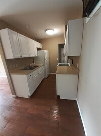 605 N Wolf Rd photo'