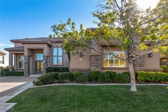 9805 Queen Charlotte Dr in Las Vegas, NV - Building Photo - Building Photo