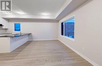 945 Mishi Private in Ottawa, ON - Building Photo - Building Photo