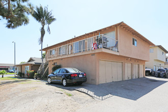 16931 Gothard St in Huntington Beach, CA - Foto de edificio - Building Photo