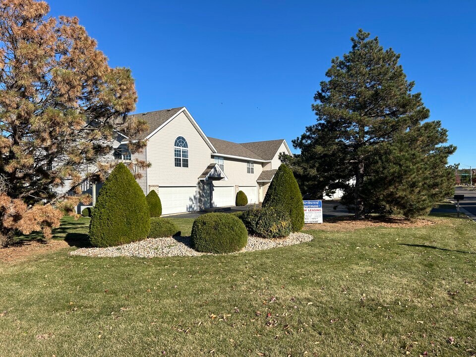 5128 Zenith Pky, Unit Birchwood Apartments in Machesney Park, IL - Building Photo