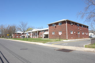 Richardson Apartments in Eatontown, NJ - Building Photo - Building Photo