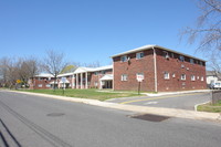 Richardson Apartments in Eatontown, NJ - Foto de edificio - Building Photo