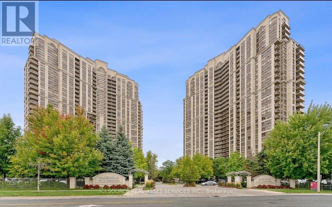 700 Humberwood Blvd in Toronto, ON - Building Photo
