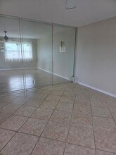 384 Saxony Trail in Delray Beach, FL - Building Photo - Building Photo