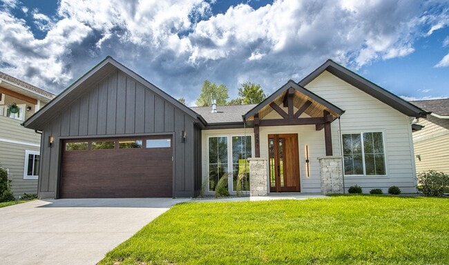 property at 237 W Nicklaus Ave