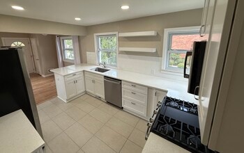 30389 Hathaway in Livonia, MI - Building Photo - Building Photo
