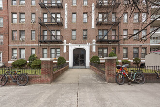 386 Ocean Pky in Brooklyn, NY - Building Photo - Building Photo