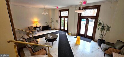 1954 Columbia Rd NW, Unit 104 in Washington, DC - Foto de edificio - Building Photo