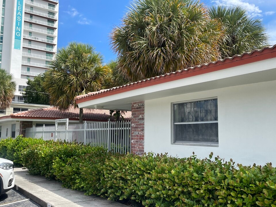 400 NE 8th St in Fort Lauderdale, FL - Building Photo