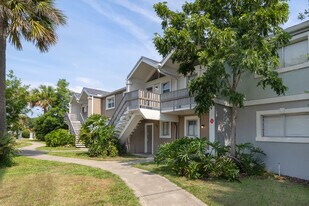 Cedar Creek Villas in Jacksonville, FL - Building Photo