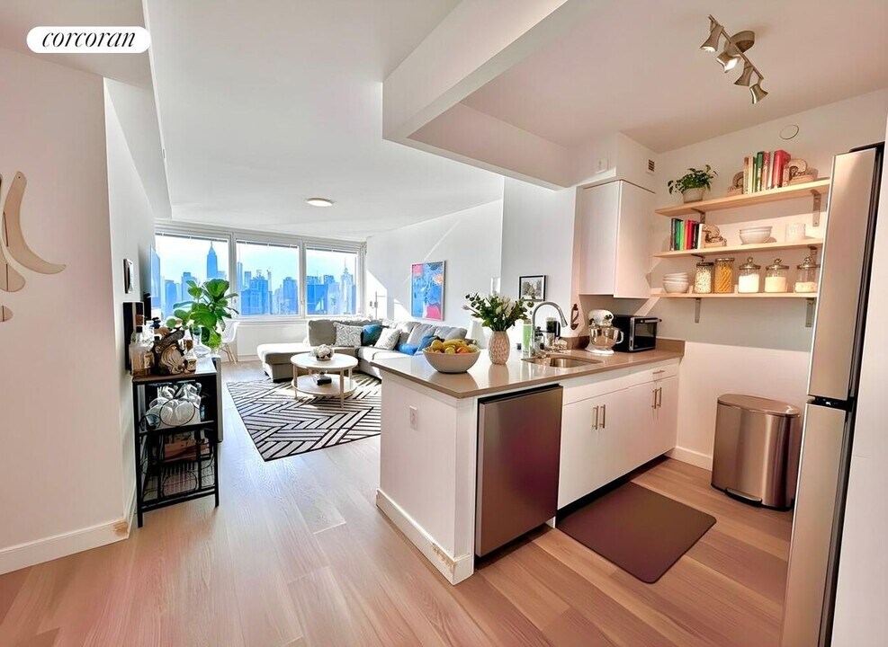 52-03 Center Blvd in Queens, NY - Building Photo