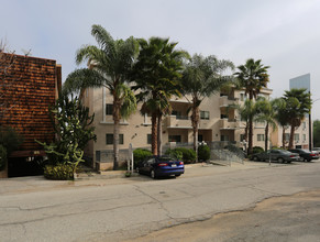 10849 Fruitland Dr in Studio City, CA - Foto de edificio - Building Photo