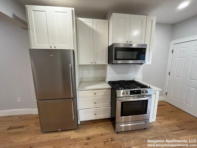 374 Oxford St, Unit 2 in Cambridge, MA - Building Photo - Building Photo