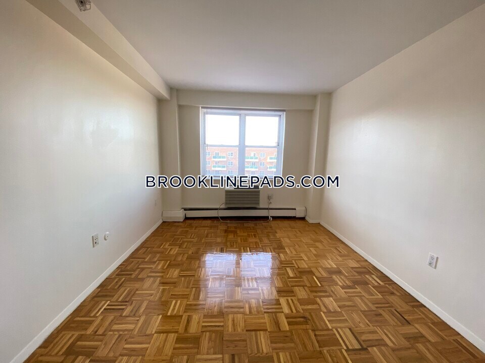 185 Freeman St in Brookline, MA - Building Photo