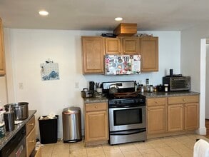 27 Brackett St, Unit 2 in Boston, MA - Building Photo - Building Photo