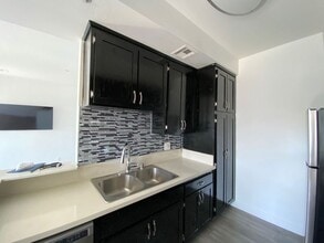 Avalon in Los Angeles, CA - Foto de edificio - Building Photo
