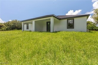 719 Homestead Rd S in Lehigh Acres, FL - Foto de edificio - Building Photo