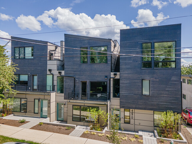 Wallingford Row Houses in Seattle, WA - Building Photo - Primary Photo