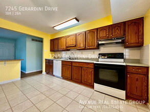 7245 Gerardini Dr in Hazelwood, MO - Building Photo - Building Photo