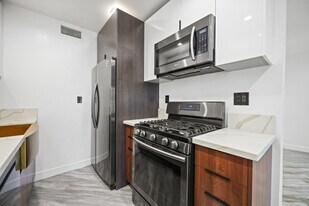 230 S Carondelet St, Unit 1 in Los Angeles, CA - Building Photo