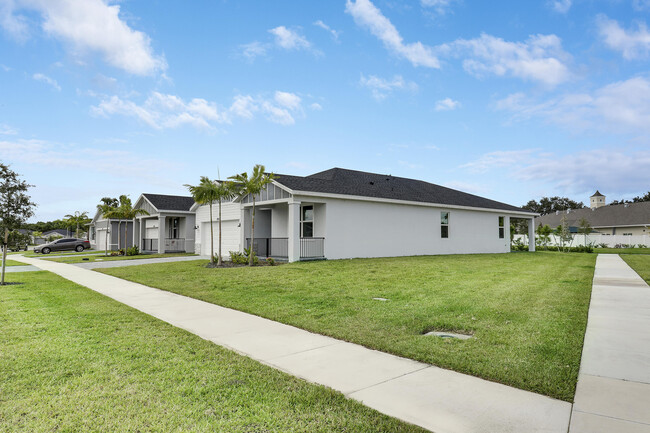 8901 Dahlia Cir in Port St. Lucie, FL - Foto de edificio - Building Photo