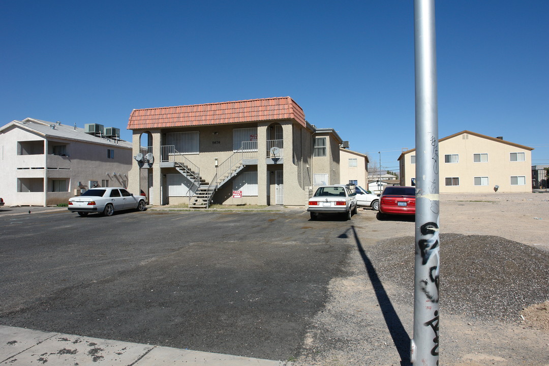 5676 Meikle Ln in Las Vegas, NV - Building Photo