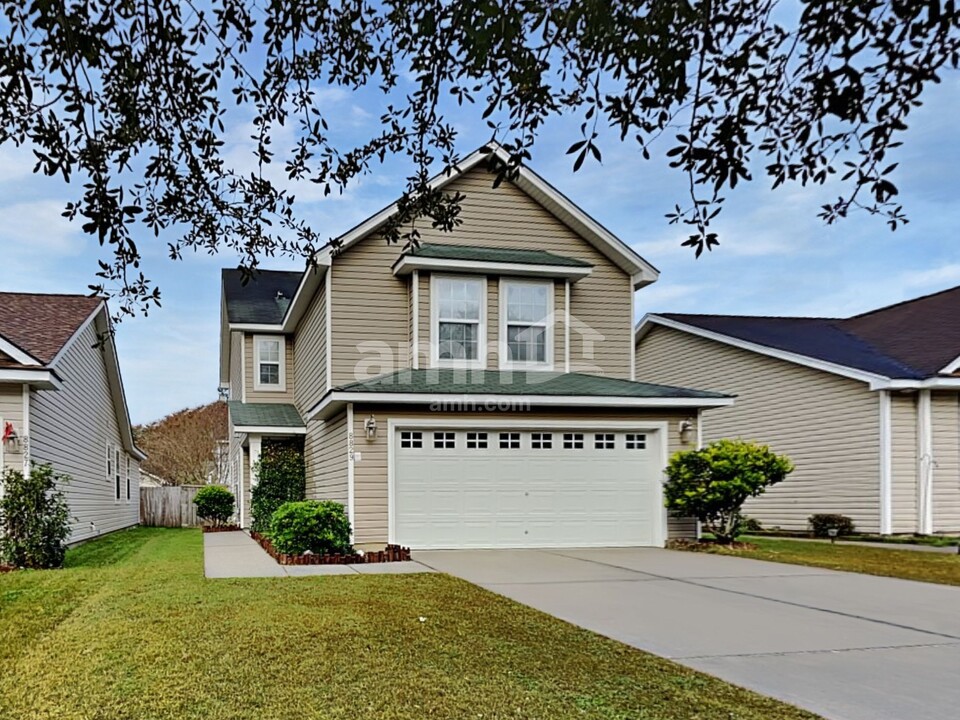 8829 Shadowglen Dr in North Charleston, SC - Foto de edificio