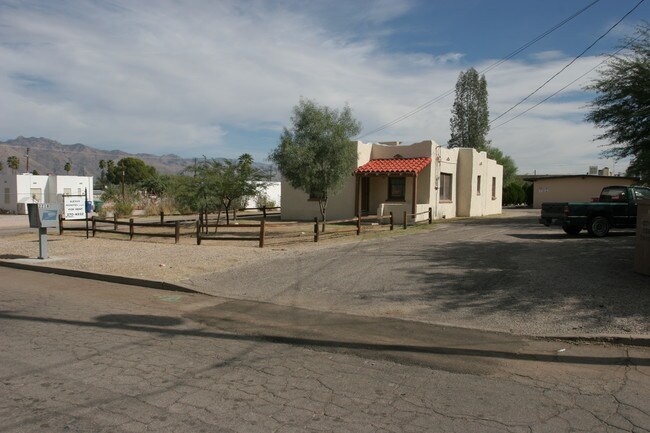 2218 N Margaret Ave in Tucson, AZ - Foto de edificio - Building Photo