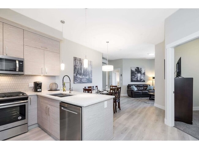 2120-2120 Gladwin Rd