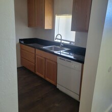 2410 Applegate Ave in Klamath Falls, OR - Building Photo - Building Photo