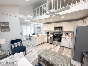 170 1st Ave in Manasquan, NJ - Building Photo - Building Photo