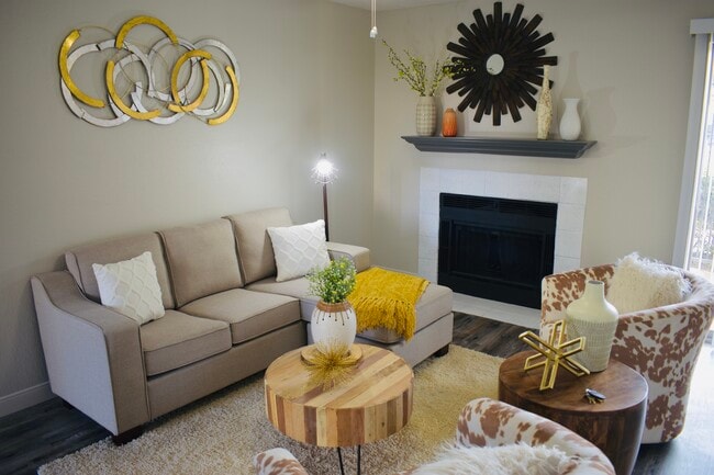 Saddlewood Apartments in Lubbock, TX - Foto de edificio - Building Photo