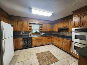 565 Dixon Springs Hwy in Pleasant Shade, TN - Building Photo - Building Photo