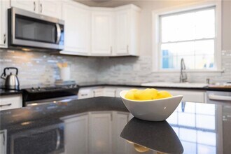 231 Maple Ave in Newport, RI - Building Photo - Building Photo