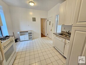 Bright 2-Bedroom Corner Unit in Murray Hil in New York, NY - Building Photo - Building Photo