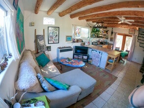 2410 Camino Capitan in Santa Fe, NM - Foto de edificio - Building Photo