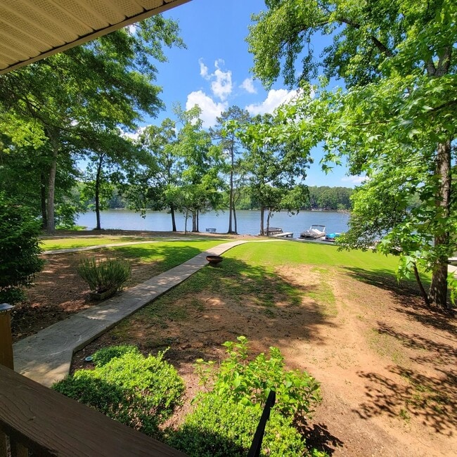 505 Old Phoenix Rd NE in Eatonton, GA - Foto de edificio - Building Photo