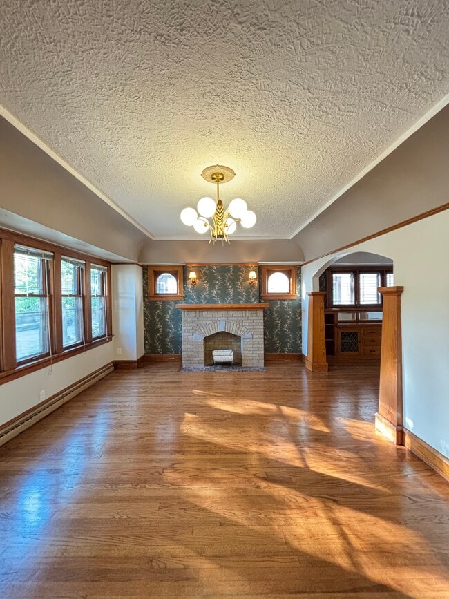 1109 S 71st St in West Allis, WI - Foto de edificio - Building Photo