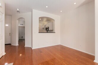 633 Sumner Way in Oceanside, CA - Building Photo - Building Photo