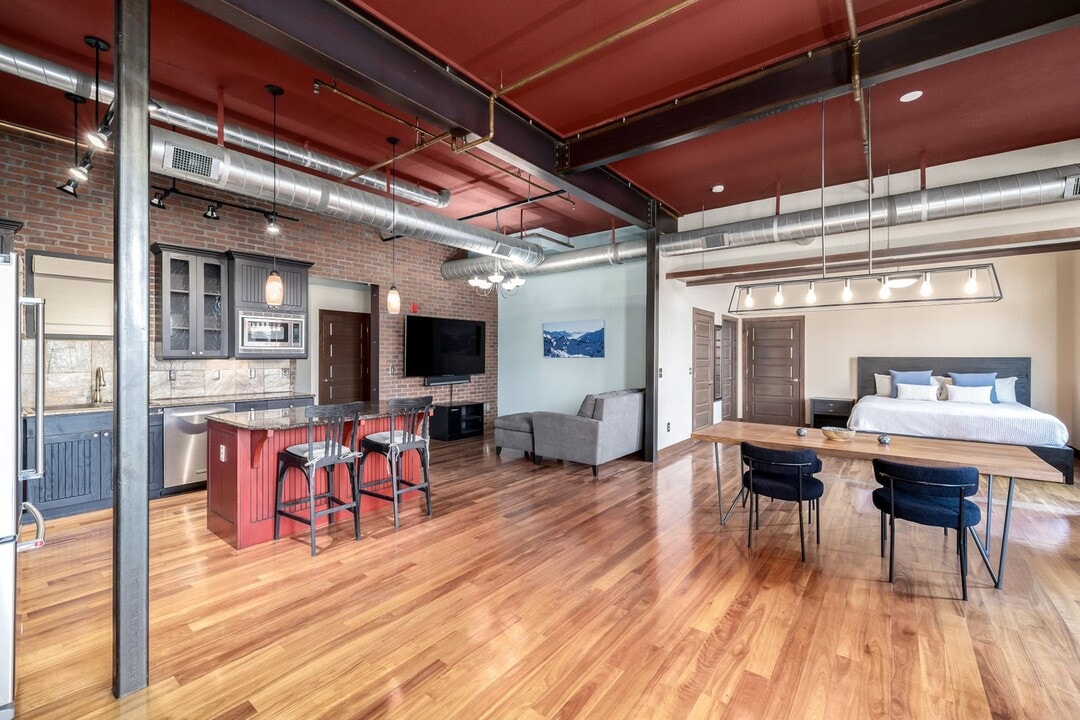 210 W Magnolia St in Fort Collins, CO - Building Photo