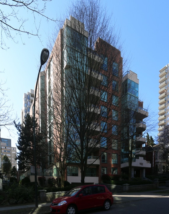 The Regent in Vancouver, BC - Building Photo