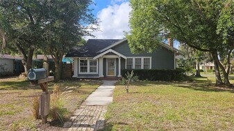 1001 E Gilchrist St in Plant City, FL - Building Photo
