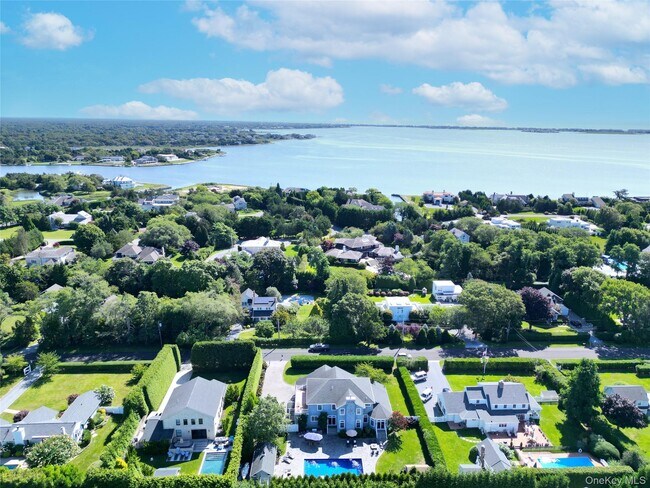 43 Shore Rd in Southampton, NY - Building Photo - Building Photo