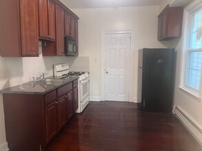 327 Lockwood Ave in New Rochelle, NY - Building Photo - Building Photo