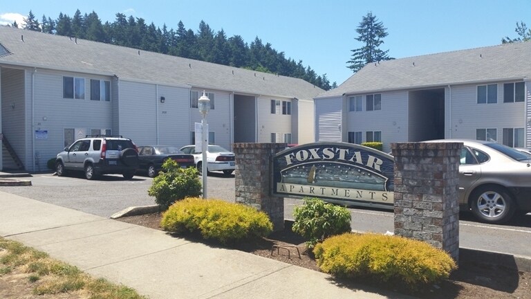 Foxstar Apartments in Portland, OR - Building Photo