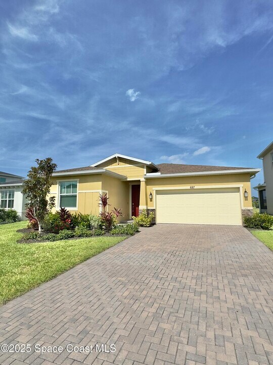 687 Veridian Cir NW in Palm Bay, FL - Building Photo
