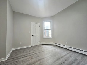 137 Wilkinson Ave in Jersey City, NJ - Foto de edificio - Building Photo