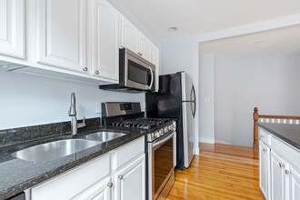 39 Harvard Ave, Unit 39 in Brookline, MA - Foto de edificio - Building Photo